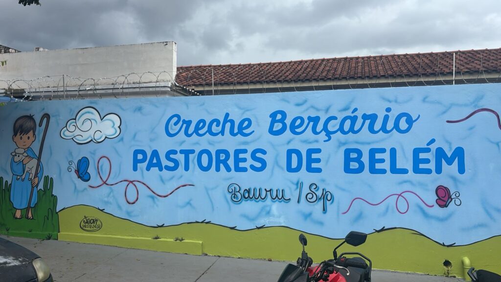 Mural externo da Creche Berçário Pastores de Belém